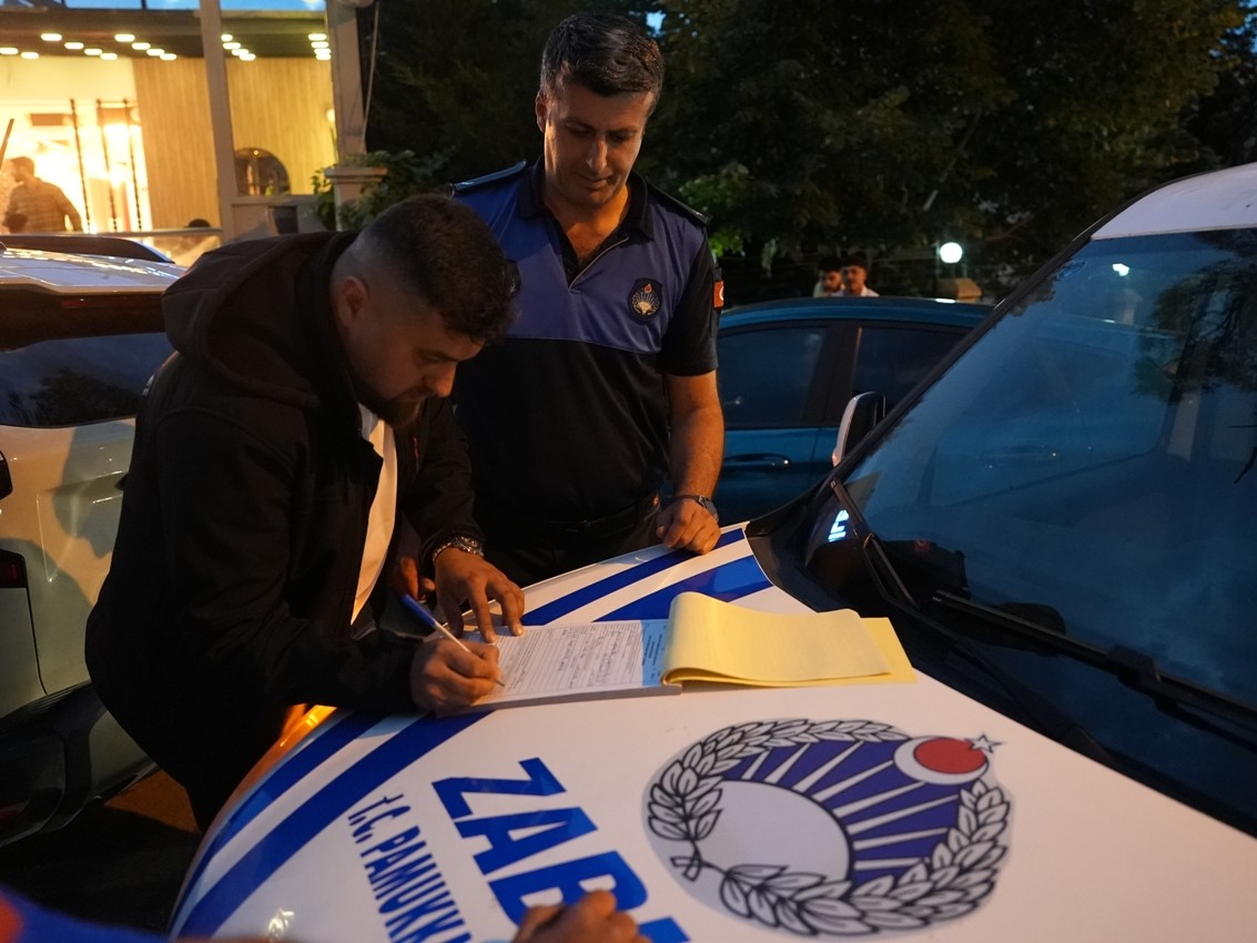 Denizli&rsquo;de zabıta ekiplerinden seyyar satıcı operasyonu