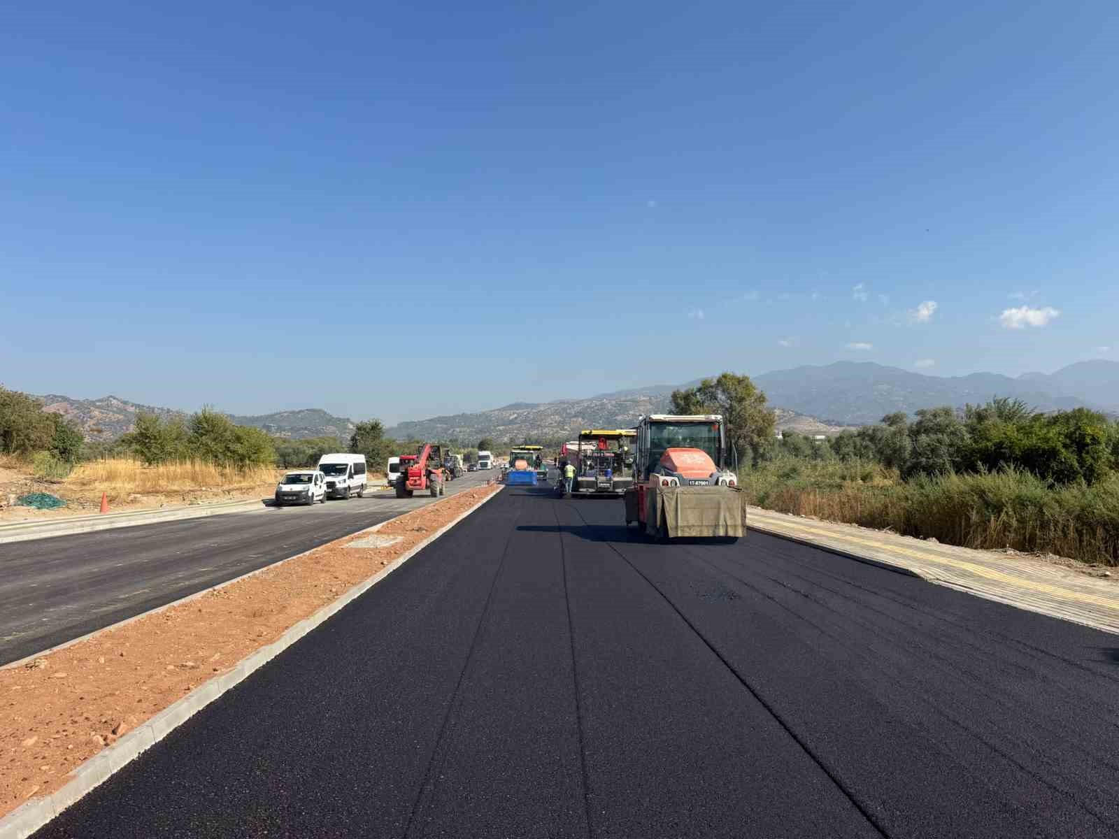 Aydın B&uuml;y&uuml;kşehir, kent genelinde yol yapım ve yenileme &ccedil;alışmalarını s&uuml;rd&uuml;r&uuml;yor