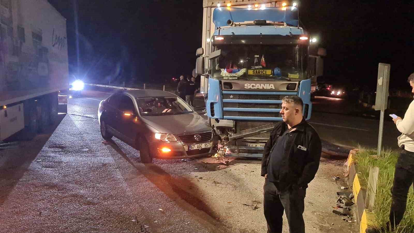 Zonguldak&rsquo;ta tır ile otomobil &ccedil;arpıştı