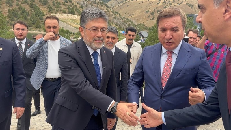 Bakan Yumaklı: &ldquo;Ter&ouml;rs&uuml;z T&uuml;rkiye&rdquo; s&uuml;recinde basına &ouml;nemli g&ouml;rev d&uuml;ş&uuml;yor