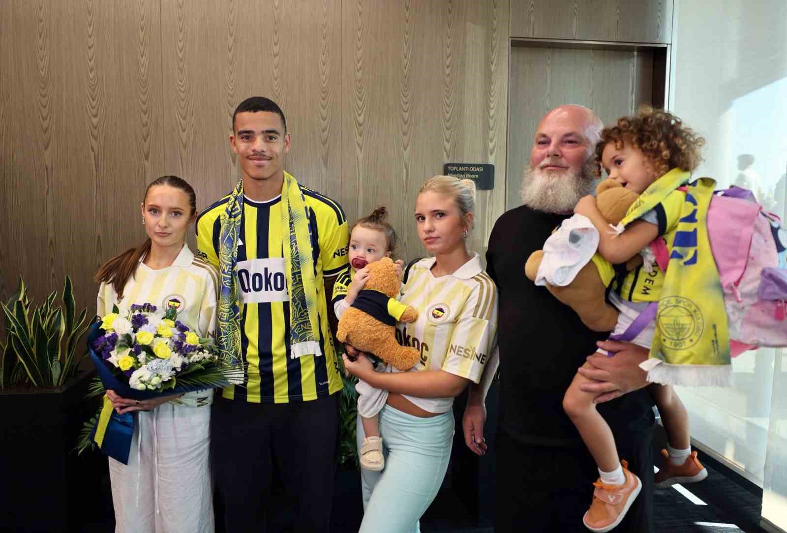 Mason Greenwood&rsquo;a İstanbul&rsquo;da coşkulu karşılama