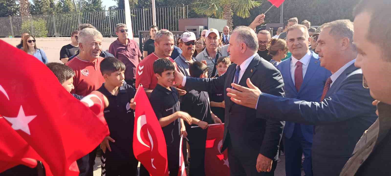 Bakan Bak&rsquo;tan Marmaris&rsquo;e olimpik havuz m&uuml;jdesi
