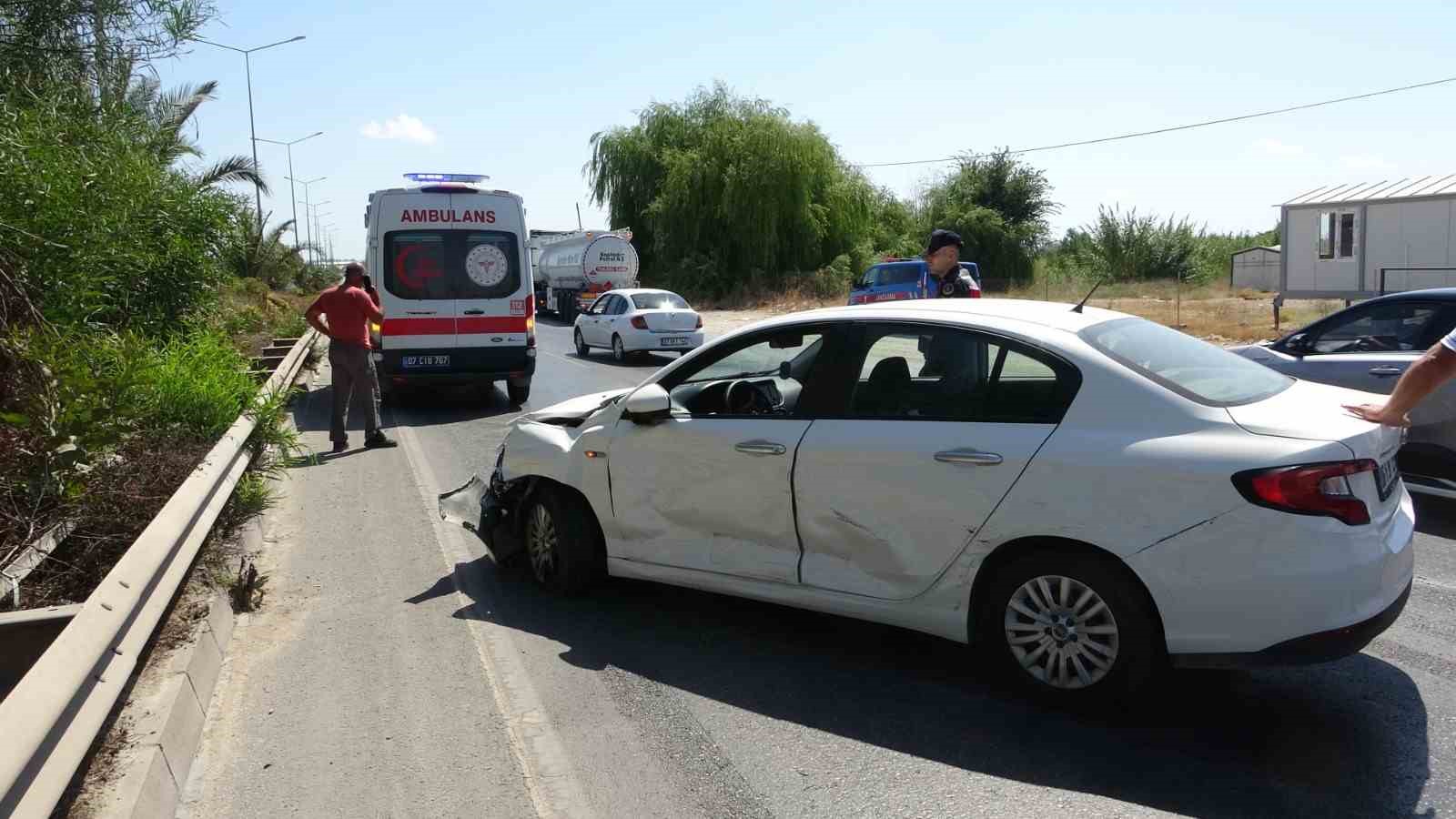 Akaryakıt tankeri otomobille &ccedil;arpıştı: 1 yaralı