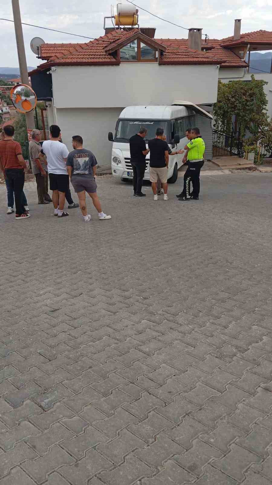 Yatağan&rsquo;da minib&uuml;s garaja &ccedil;arptı: 4 &ouml;ğrenci yaralandı