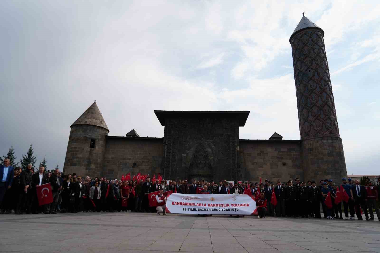 Erzurum&rsquo;da Gaziler g&uuml;n&uuml; dolayısıyla kortej y&uuml;r&uuml;y&uuml;ş&uuml;