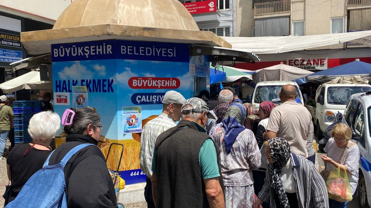 Aydın’da bayram öncesi Halk Ekmek yoğunluğu