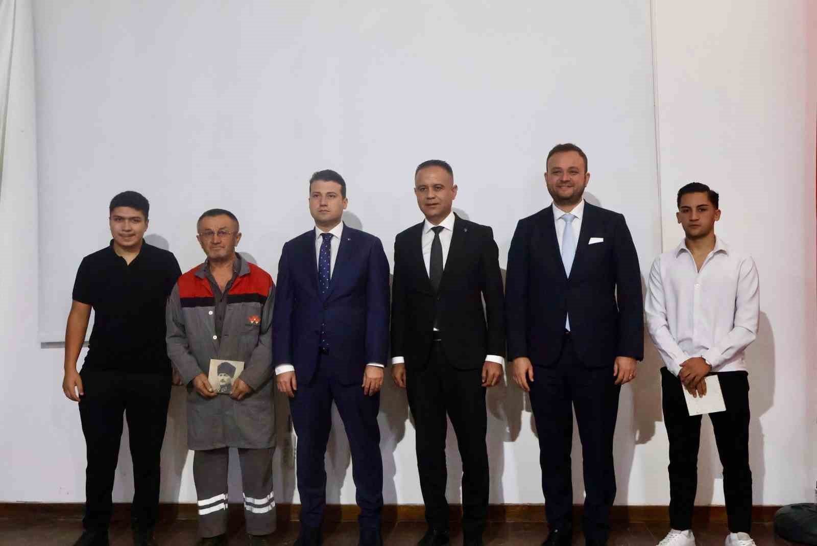 56 yıllık tamirci &Ccedil;ivril&rsquo;de Yılın Ahisi se&ccedil;ildi