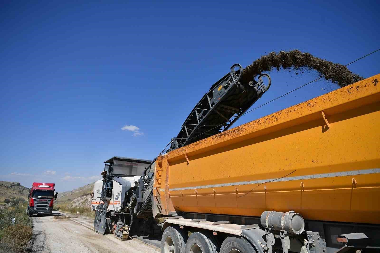 B&uuml;nyan&rsquo;da 122.5 milyon TL&rsquo;lik yatırımla 16 kilometrelik yol yenileniyor