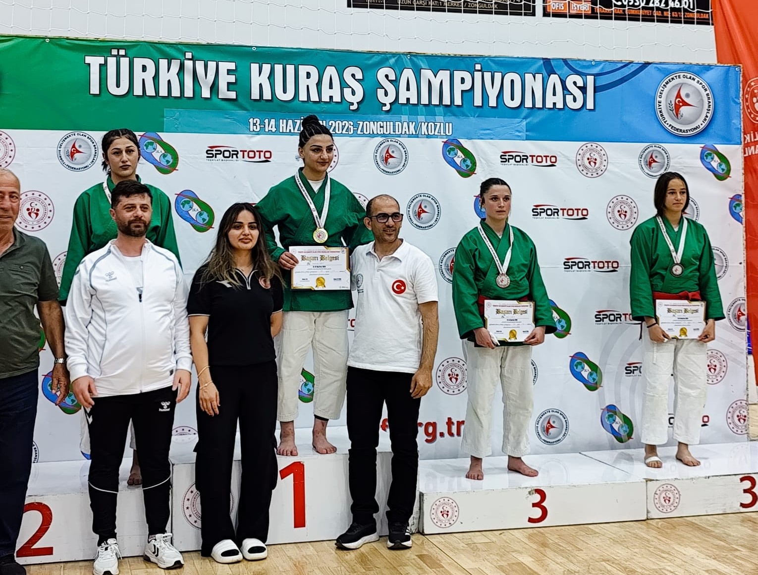 Cumhuriyet Anadolu Lisesi &ouml;ğrencilerinden tarihi başarı