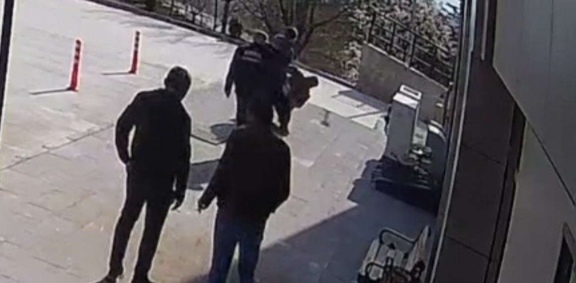 Hastane m&uuml;d&uuml;r&uuml;n&uuml;n darbettiği personel konuştu