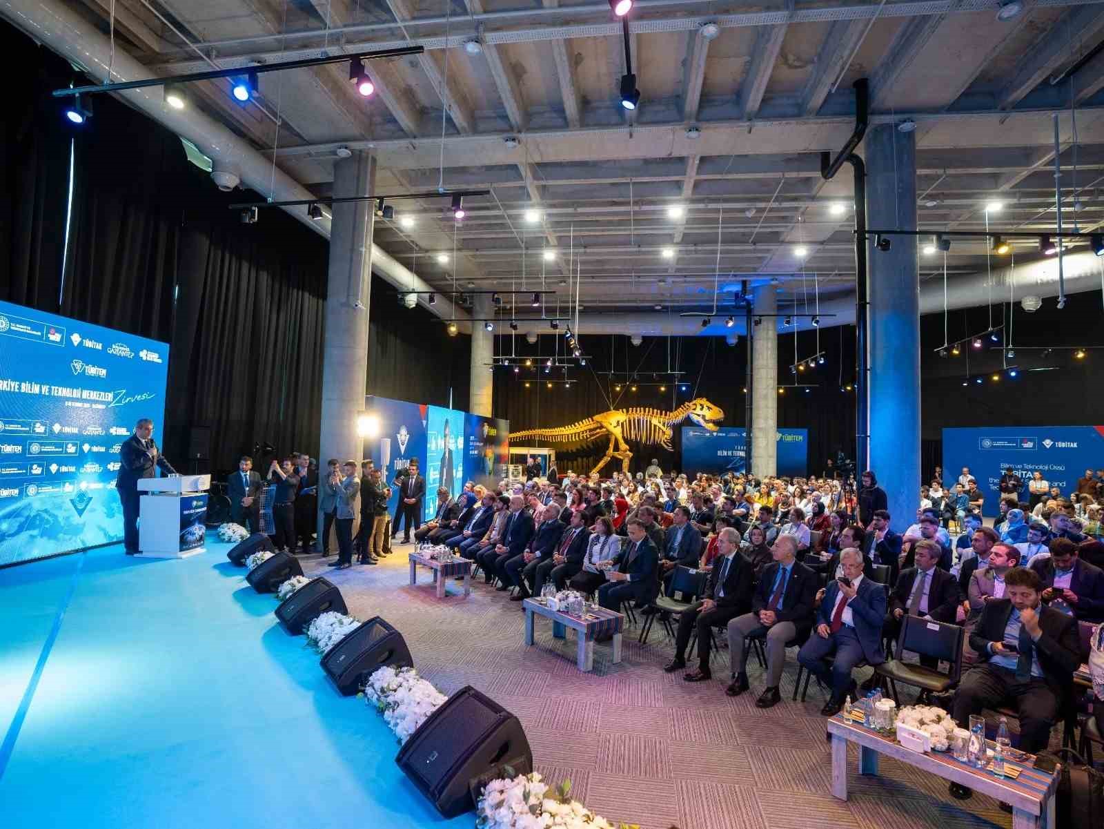 Bilim Uşak Ekibi 5. T&uuml;rkiye Bilim ve Teknoloji Merkezleri Zirvesi&rsquo;ne katıldı