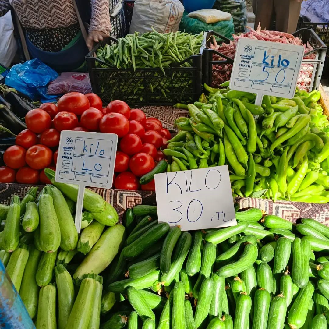 Germencik&rsquo;te semt pazarında etiket ve tartı denetimi