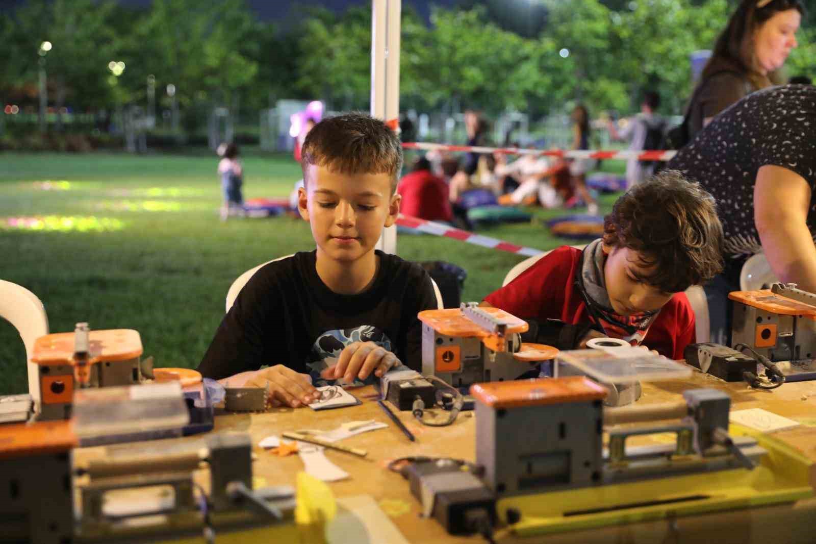H&uuml;davendigar Kent Parkı&rsquo;nda bilim dolu gece