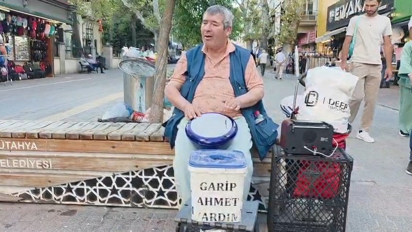 K&uuml;tahya&rsquo;da "Garip Ahmet" g&ouml;n&uuml;llere dokunuyor