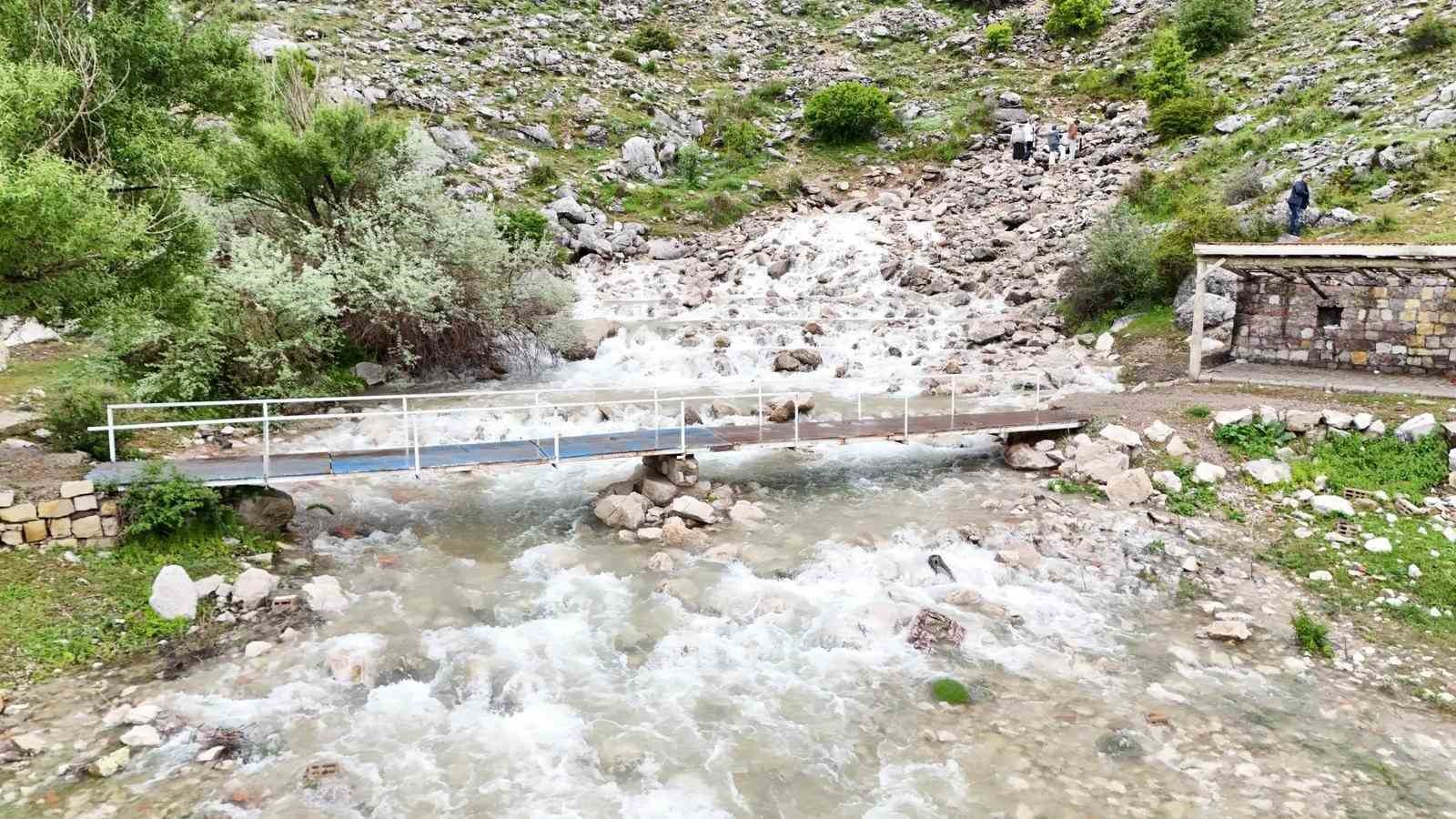 Tomarza&rsquo;daki &rsquo;G&ouml;z&rsquo; 6 yıl sonra yeniden akmaya başladı