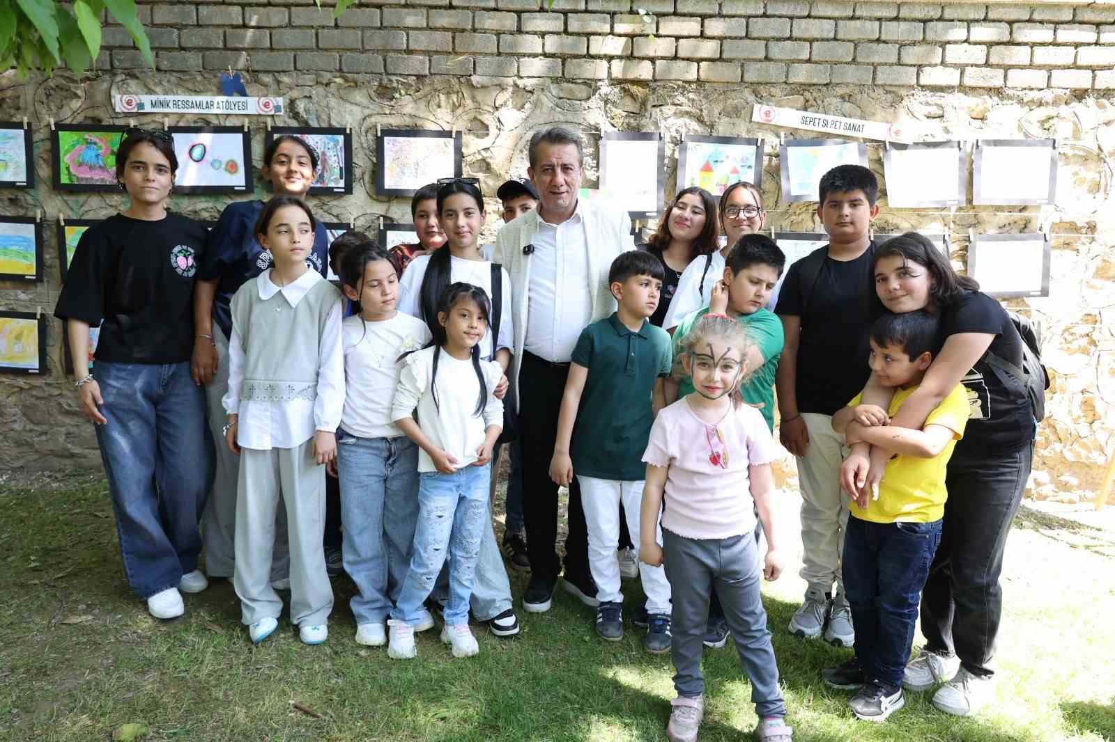 Başkan Yetişkin&rsquo;den &ccedil;ocuklara armağan