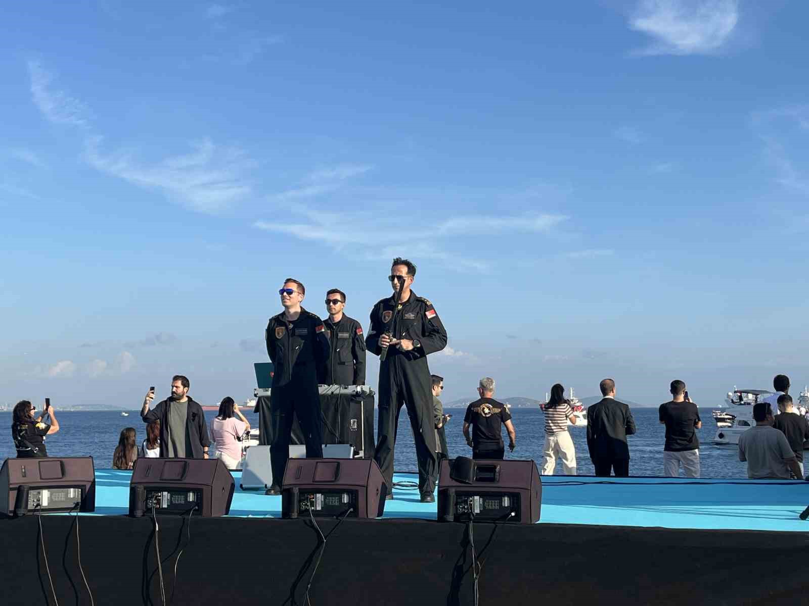 SOLOT&Uuml;RK&rsquo;ten Zafer Bayramı i&ccedil;in İstanbul&rsquo;da nefes kesen g&ouml;steri