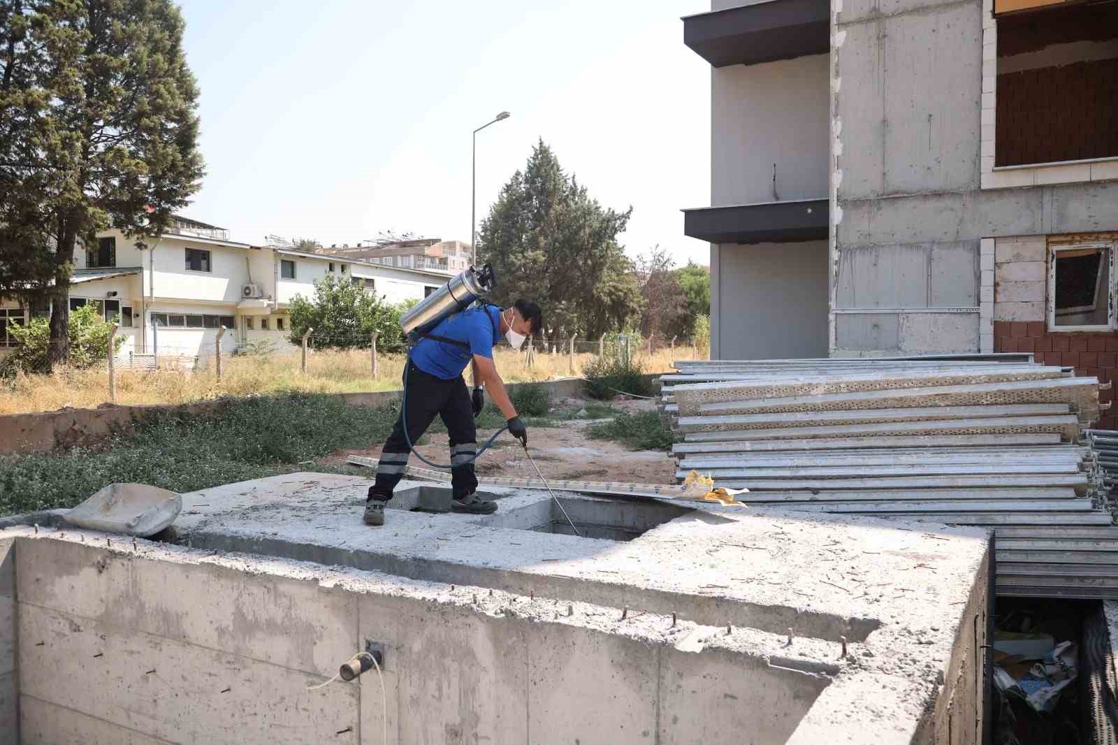Efeler&rsquo;de halk sağlığı i&ccedil;in ila&ccedil;lama &ccedil;alışmaları aralıksız s&uuml;r&uuml;yor
