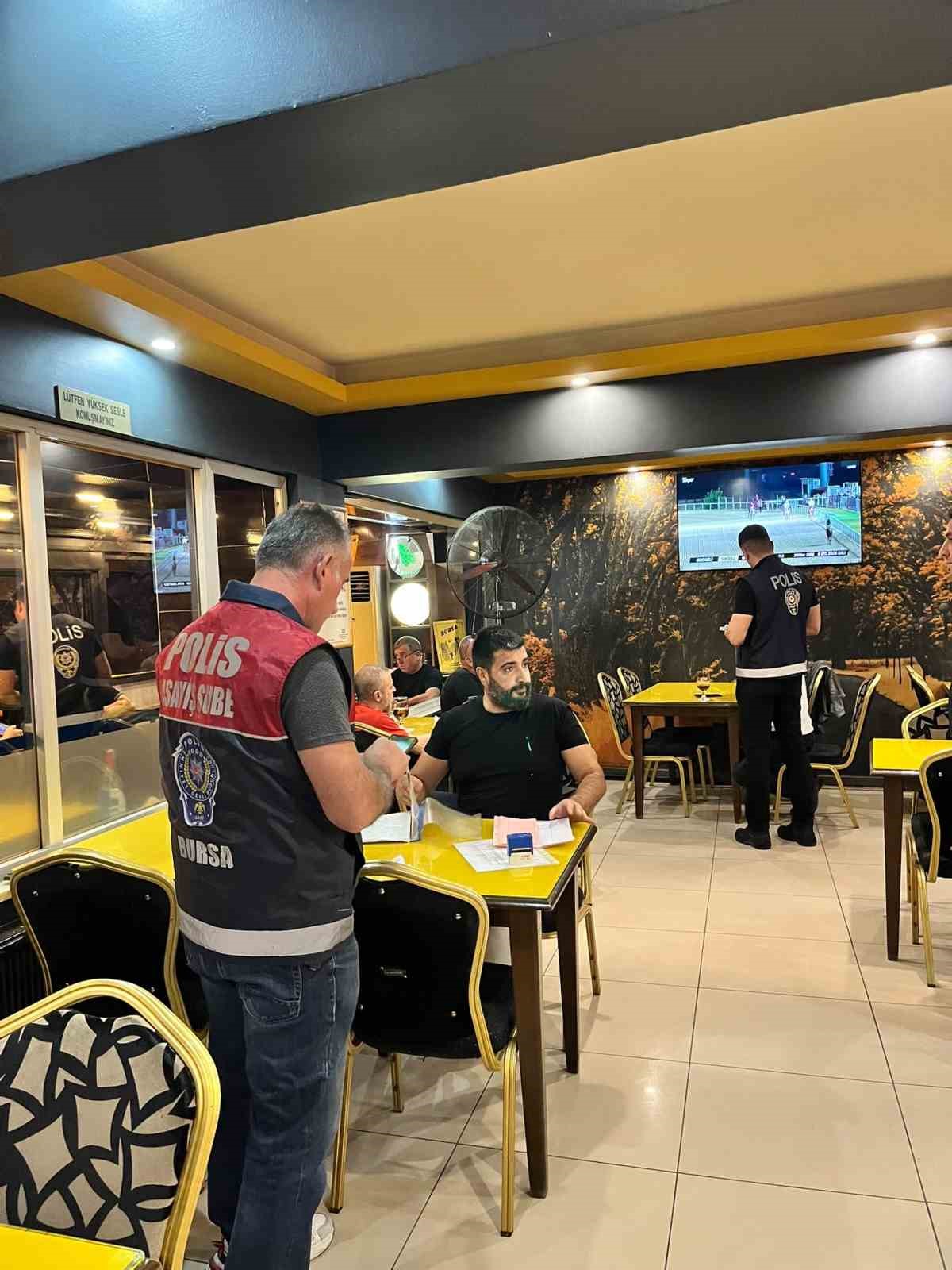 İneg&ouml;l&rsquo;de polis kuş u&ccedil;urtmadı, bin 412 kişi sorgulandı