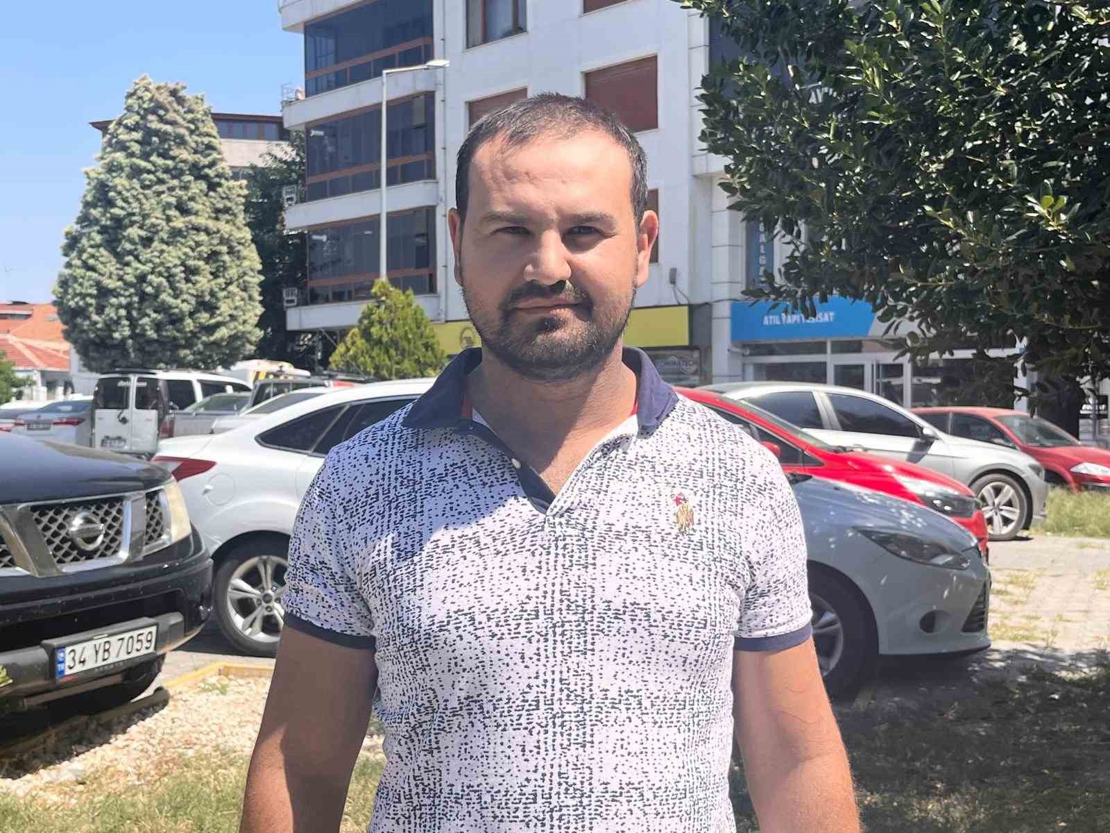 Tekirdağlı gen&ccedil; &ccedil;ift&ccedil;iden yangın b&ouml;lgesindeki &uuml;reticilere saman balyası yardımı