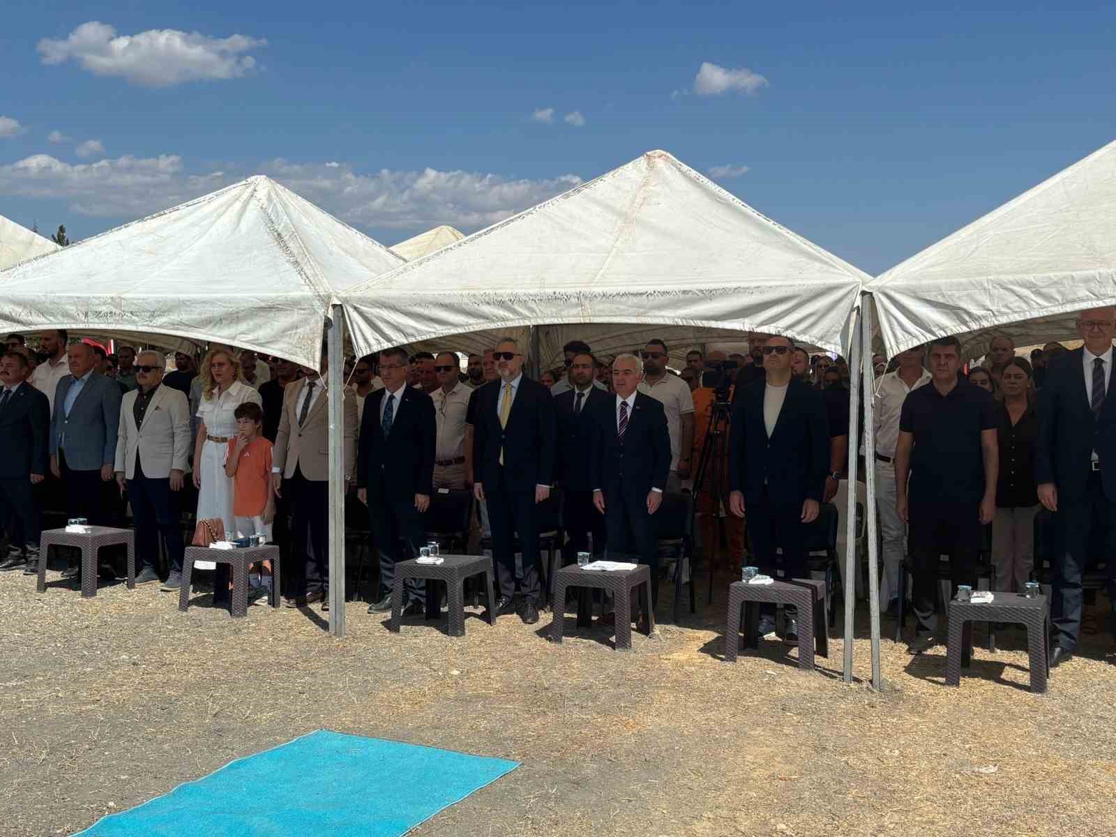 Babaeski&rsquo;de y&uuml;zme havuzu ve kapalı spor salonlu gen&ccedil;lik merkezinin temeli atıldı