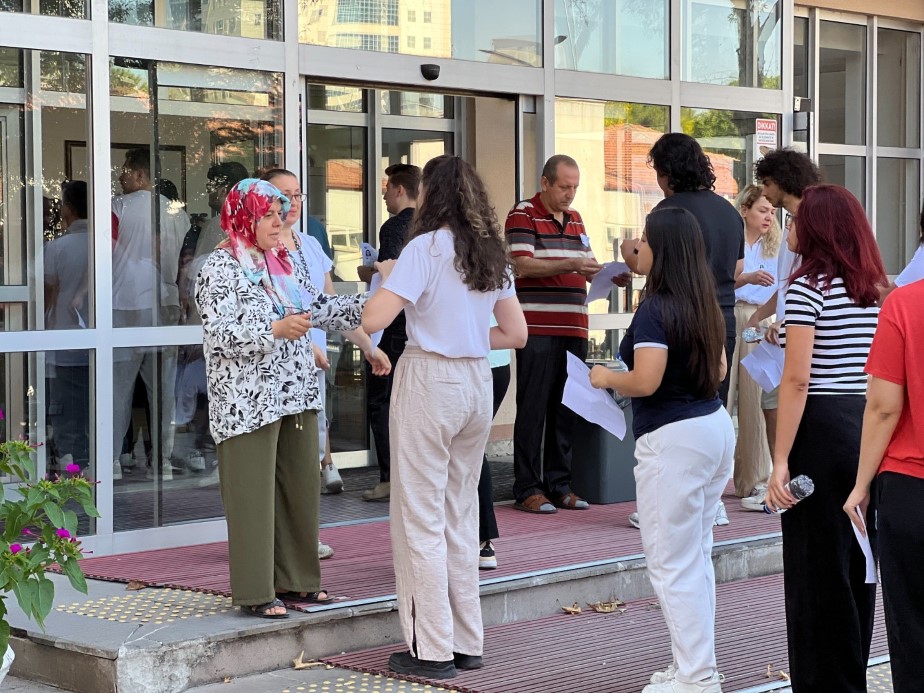 KPSS heyecanı başladı: Kimi son saniye yetişti, kimi yetişemedi