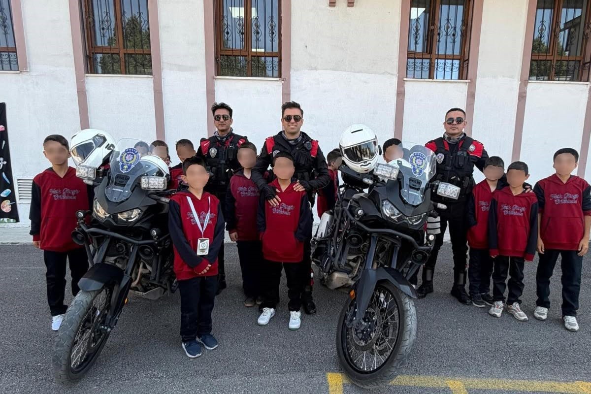 Polis öğrencilerle buluştu