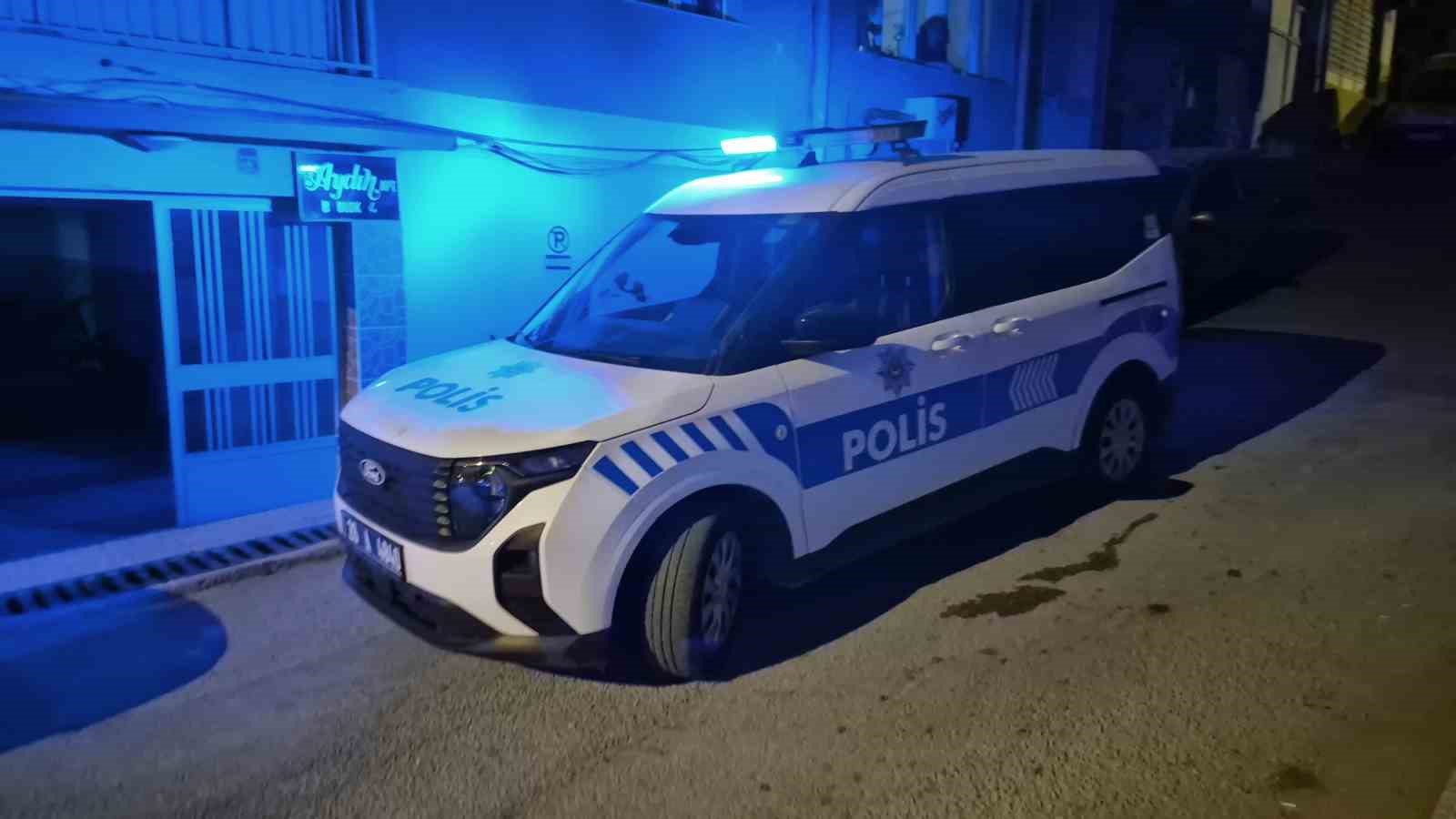 Polise mukavemet g&ouml;steren gen&ccedil; ters kelep&ccedil;e yapılarak g&ouml;zaltına alındı