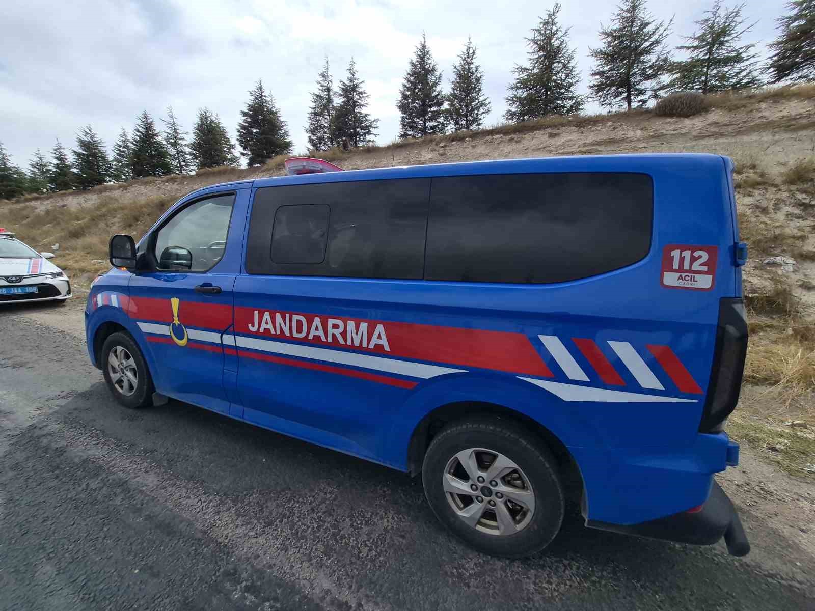 Tekeri kilitlenen motosikletten d&uuml;şen s&uuml;r&uuml;c&uuml; yaralandı