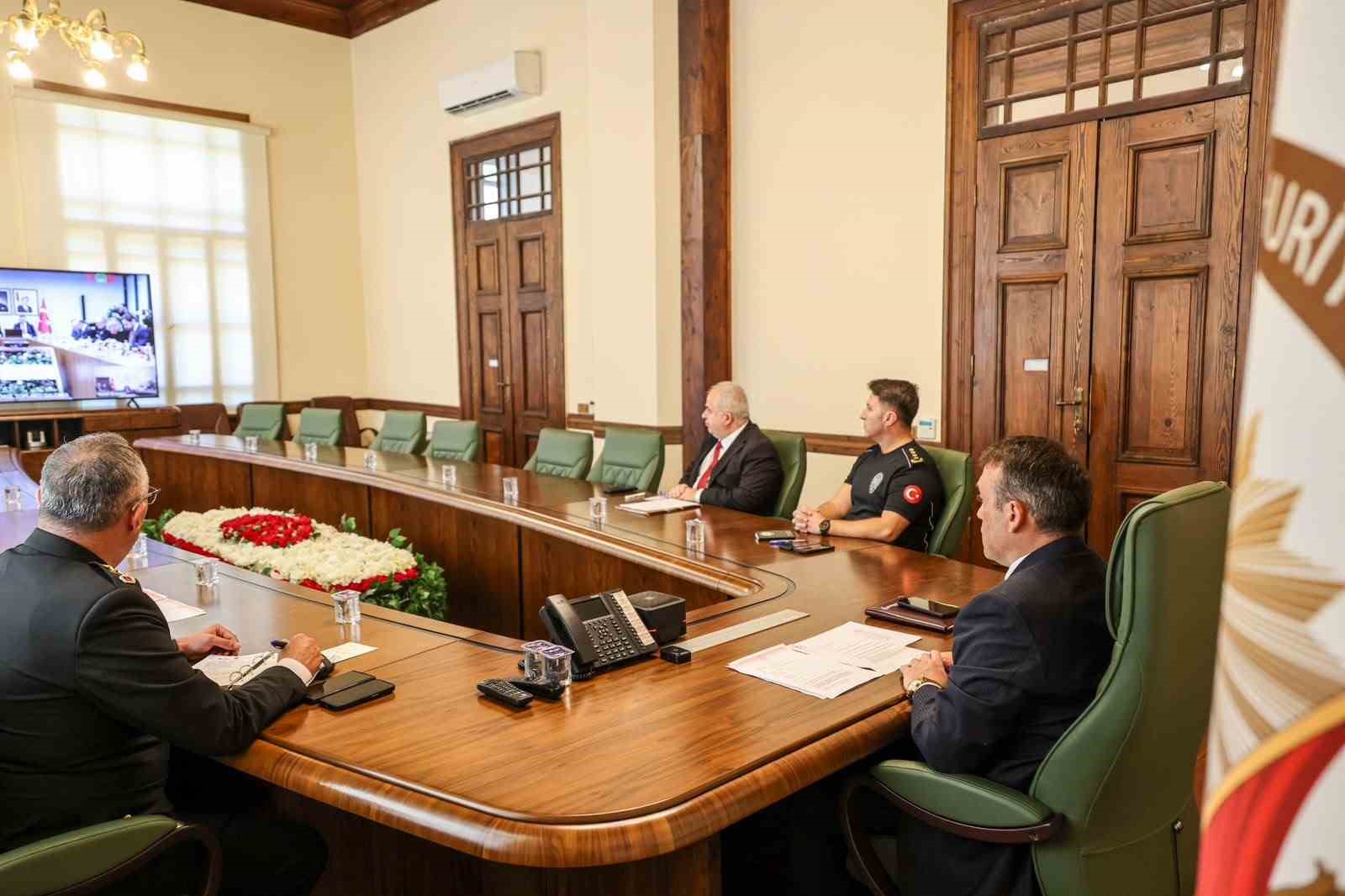 &Ouml;ğrenci yurtlarında g&uuml;venlik i&ccedil;in d&uuml;ğmeye basıldı