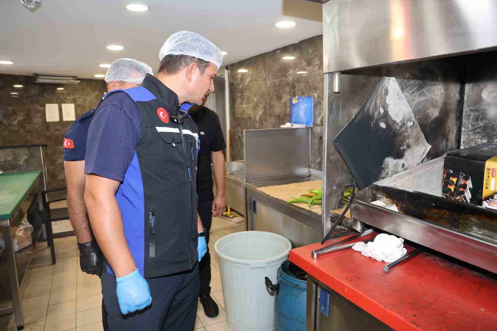 Aksu&rsquo;da zabıta ekiplerinden gıda işletmelerine sıkı denetim
