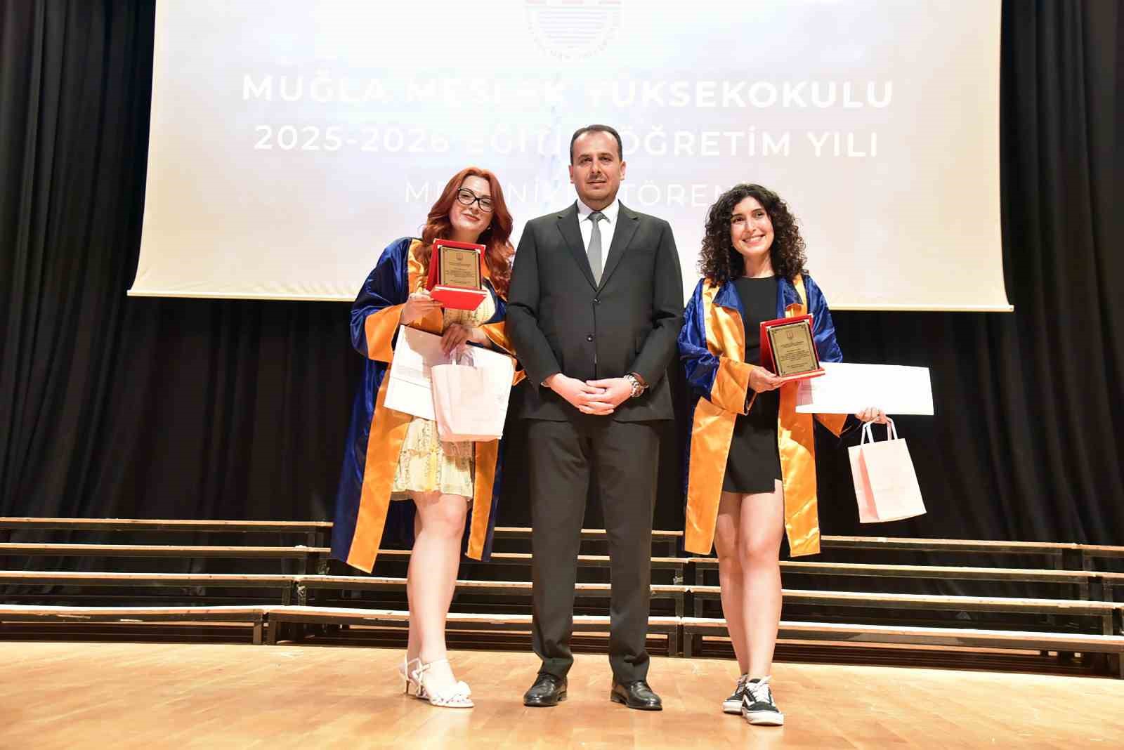 Muğla MYO’da mezuniyet sevinci