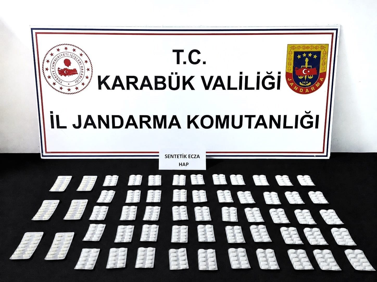 Uyuşturucu ve ka&ccedil;ak alkol operasyonunda 3 kişi adliyeye sevk edildi