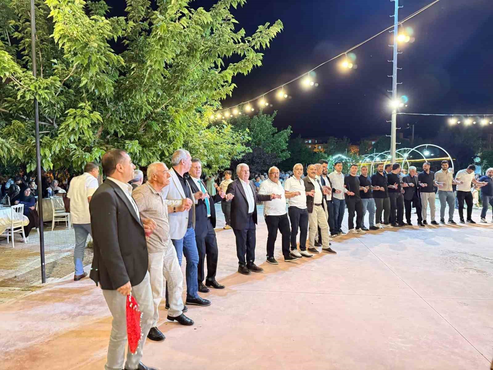 Başkan Karamehmetoğlu, vatandaşlarla bir araya geldi