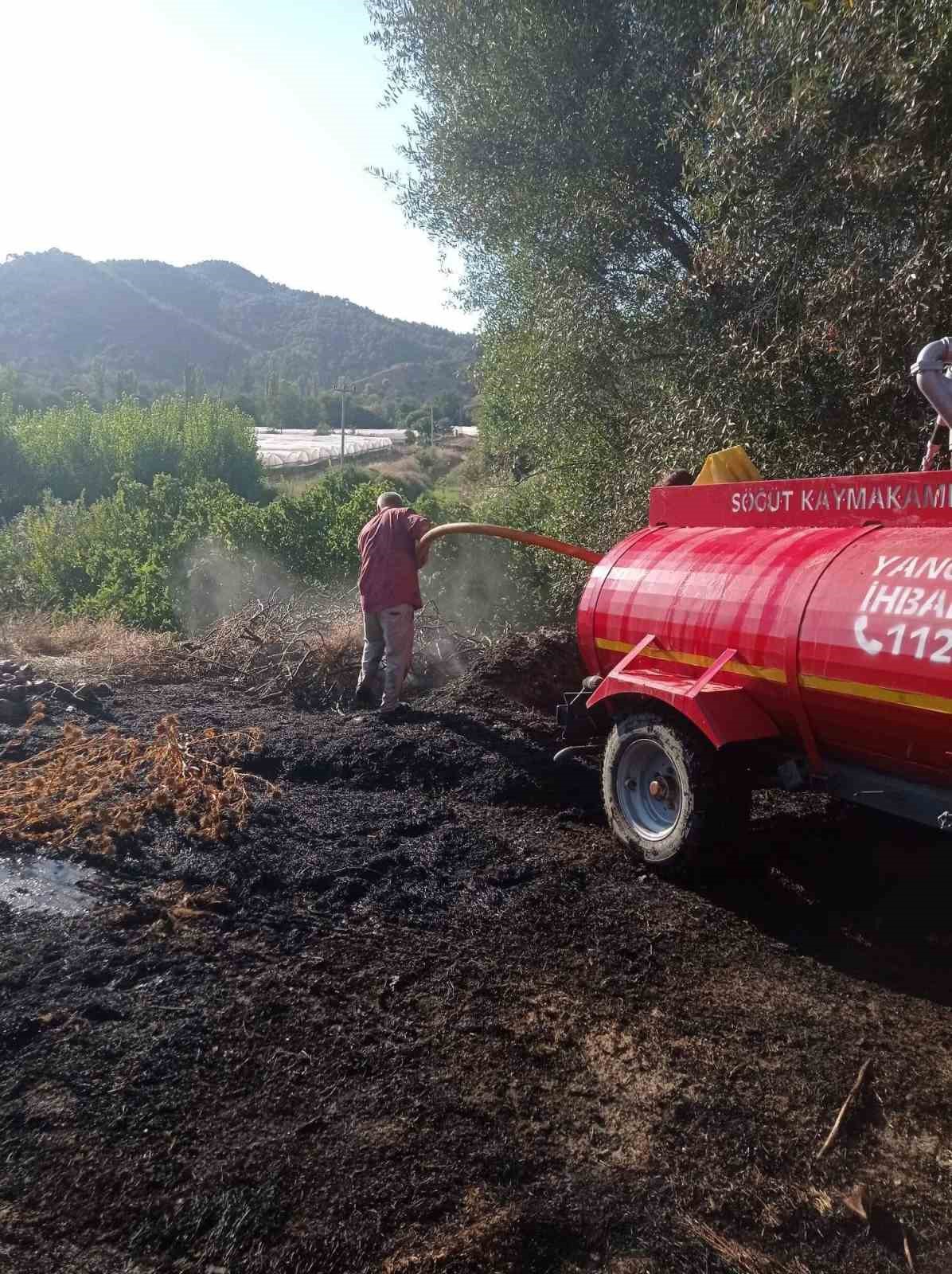 Bilecik&rsquo;te &ccedil;alılık yangını ormanlık alana sı&ccedil;ramadan s&ouml;nd&uuml;r&uuml;ld&uuml;