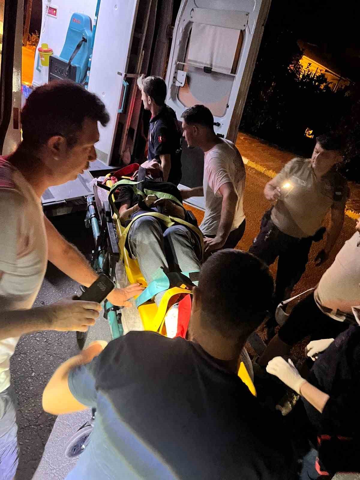Sındırgı&rsquo;da otomobil kanala u&ccedil;tu: 2 yaralı