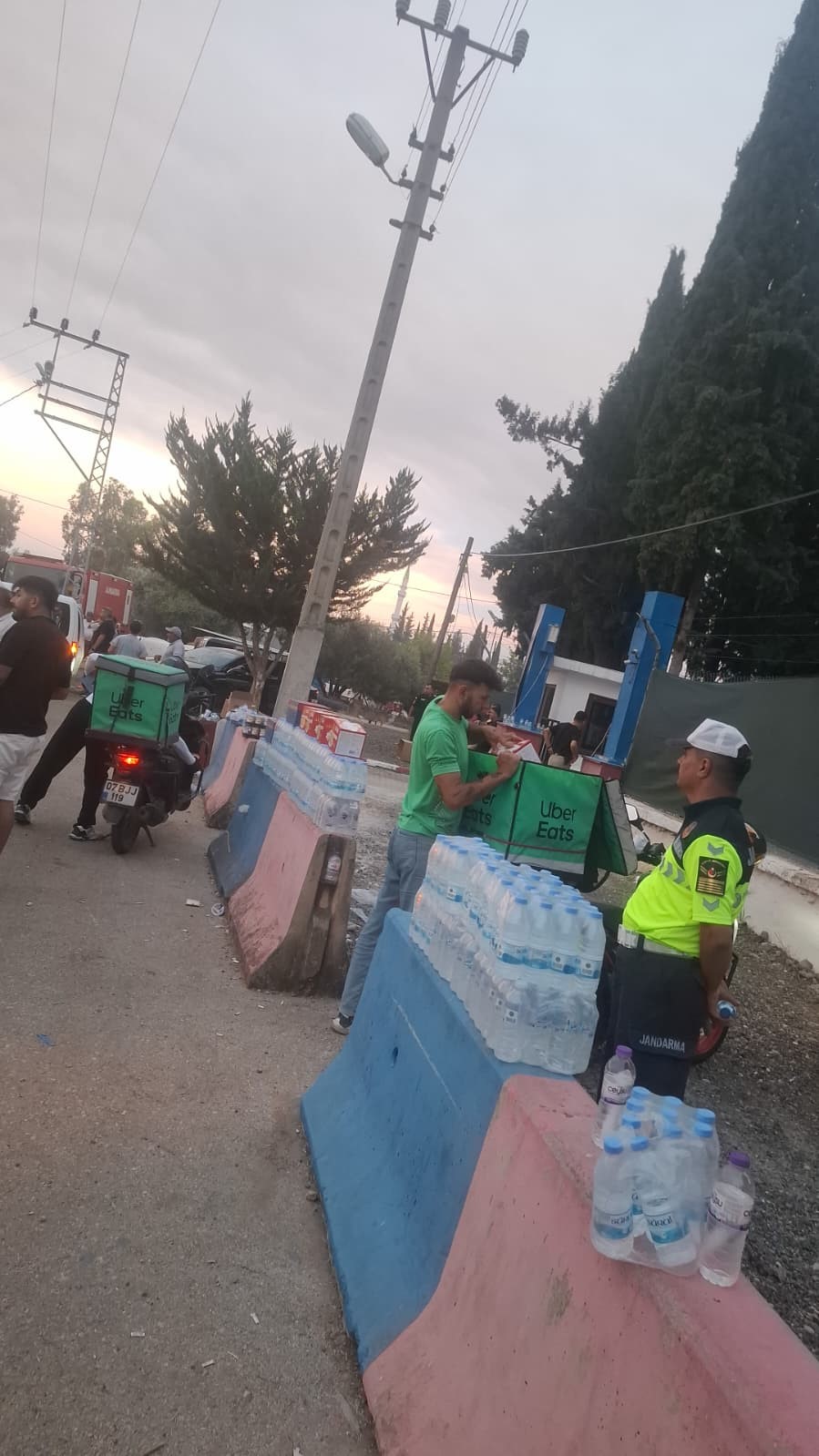 Antalya’da Motokuryeler yangın bölgesine yardım taşımak için seferber oldu