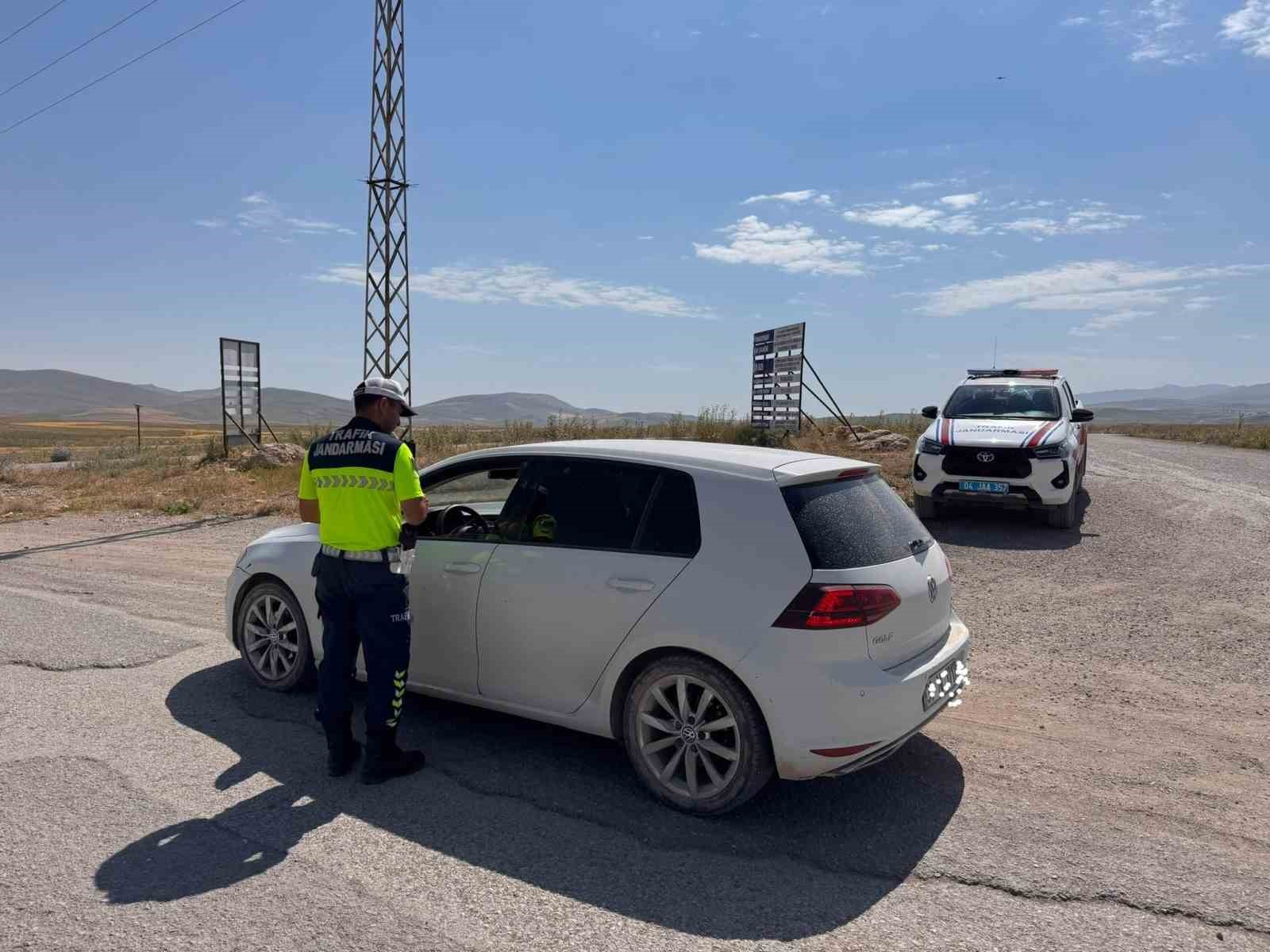 Diyadin&rsquo;de trafik denetimlerinde 28 araca 260 bin 750 lira ceza