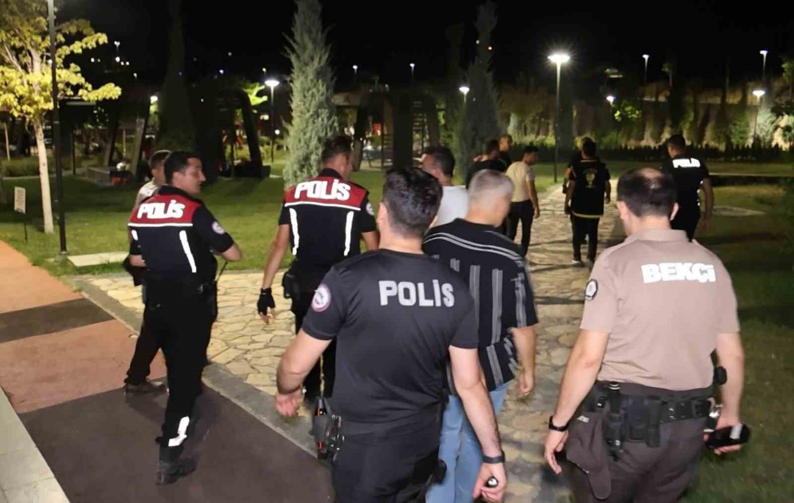 Aksaray&rsquo;da park ve bah&ccedil;elerde şok uygulama