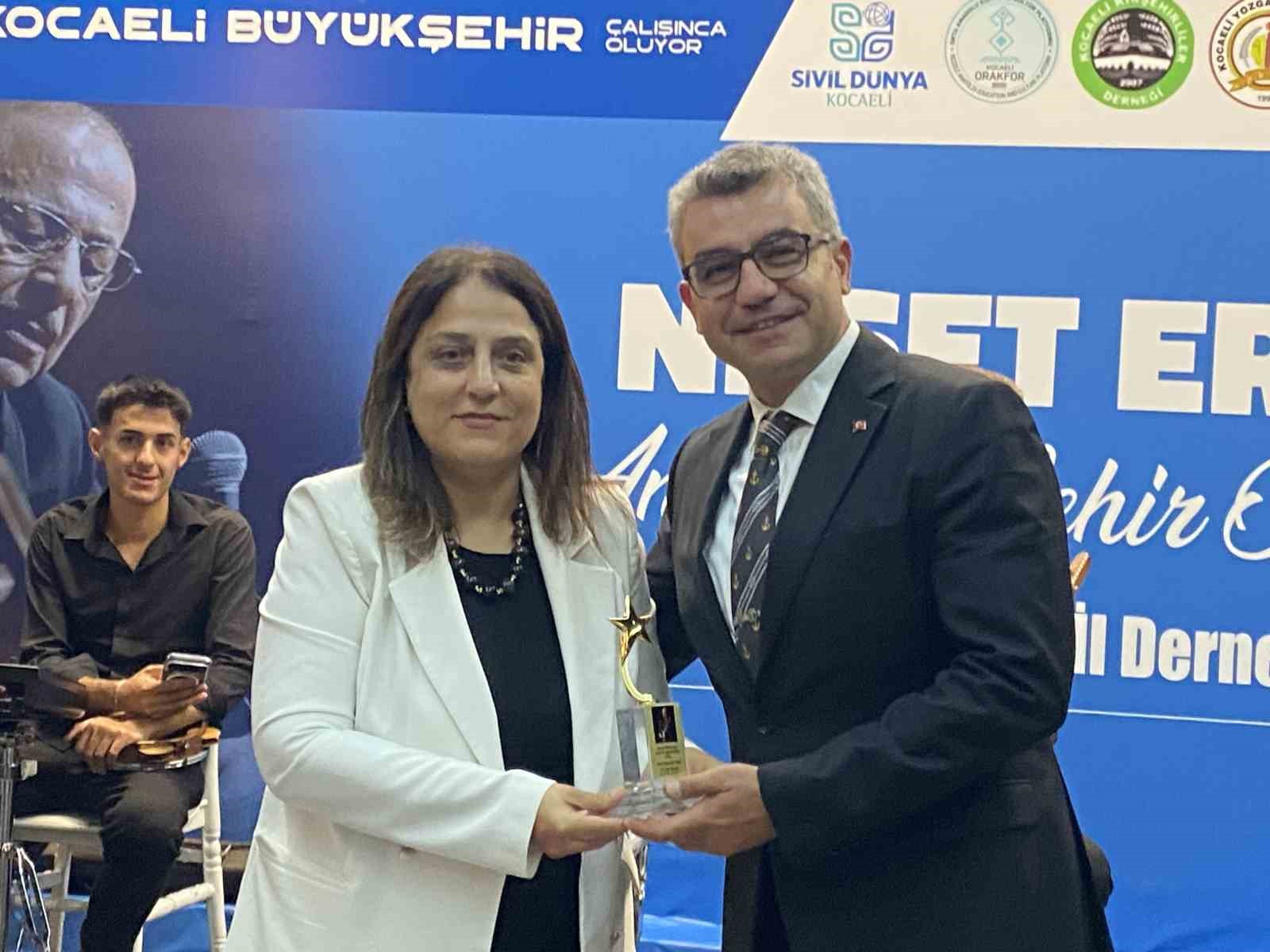 Neşet Ertaş t&uuml;rk&uuml;leriyle anıldı