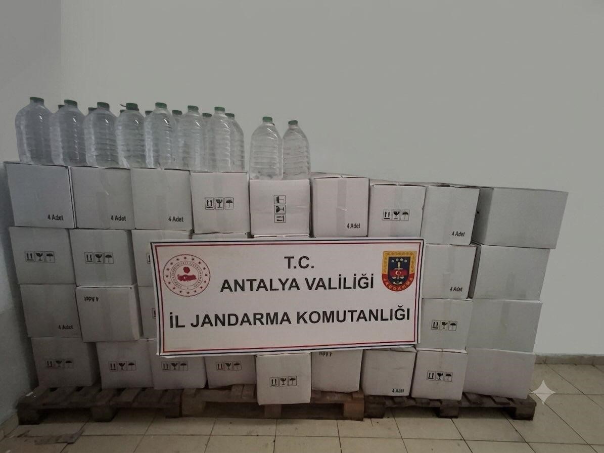Kolonya imalatı adı altında sahte i&ccedil;ki &uuml;retilen iş yerine operasyon