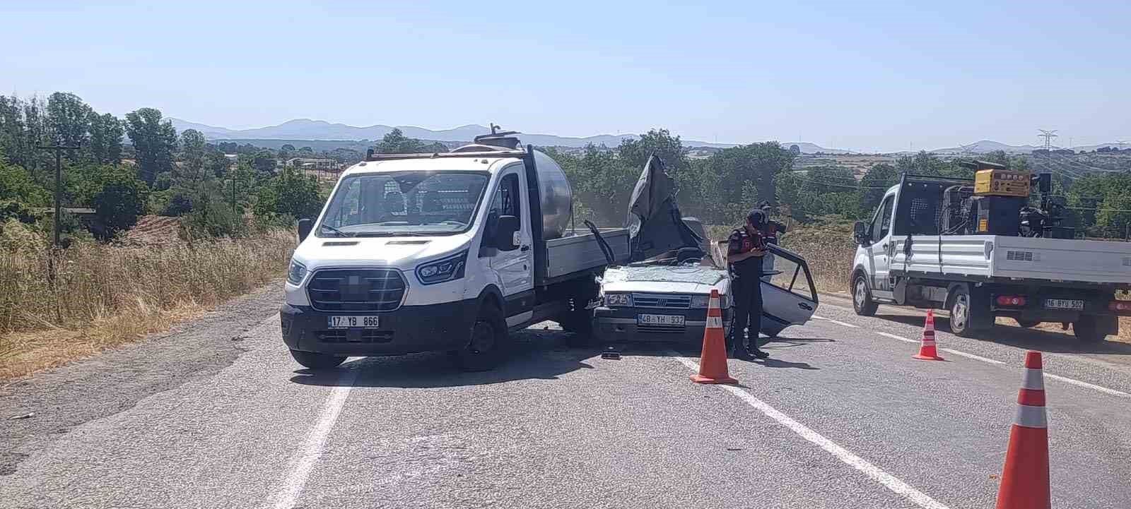 &Ccedil;anakkale&rsquo;de trafik kazası: 2&rsquo;si ağır 4 yaralı