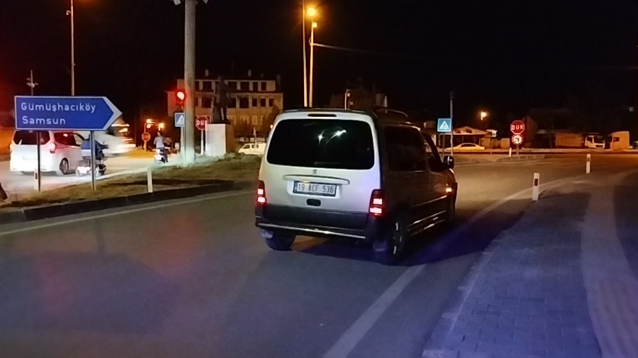 Otomobil ile elektrikli motosiklet çarpıştı: 3 yaralı