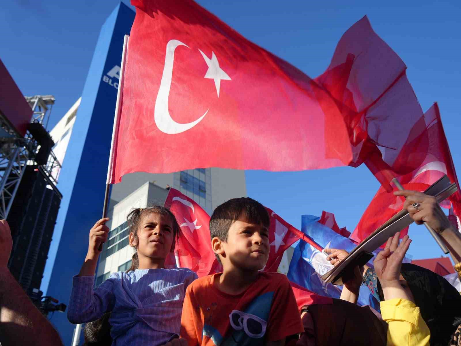 Cumhurbaşkanı Erdoğan: "Ter&ouml;rs&uuml;z T&uuml;rkiye hedefimizle aramıza kimse giremeyecek"