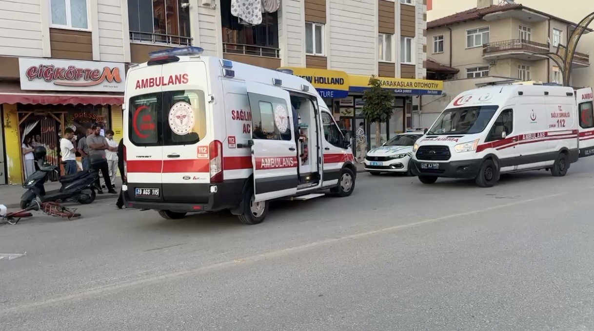 &Ccedil;orum&rsquo;da motosiklet ile bisiklet &ccedil;arpıştı: 2 yaralı