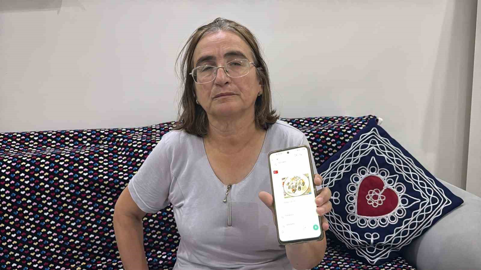 Dolandırıcılar altınlarını aldıkları kadına evini de sattırmaya &ccedil;alıştı