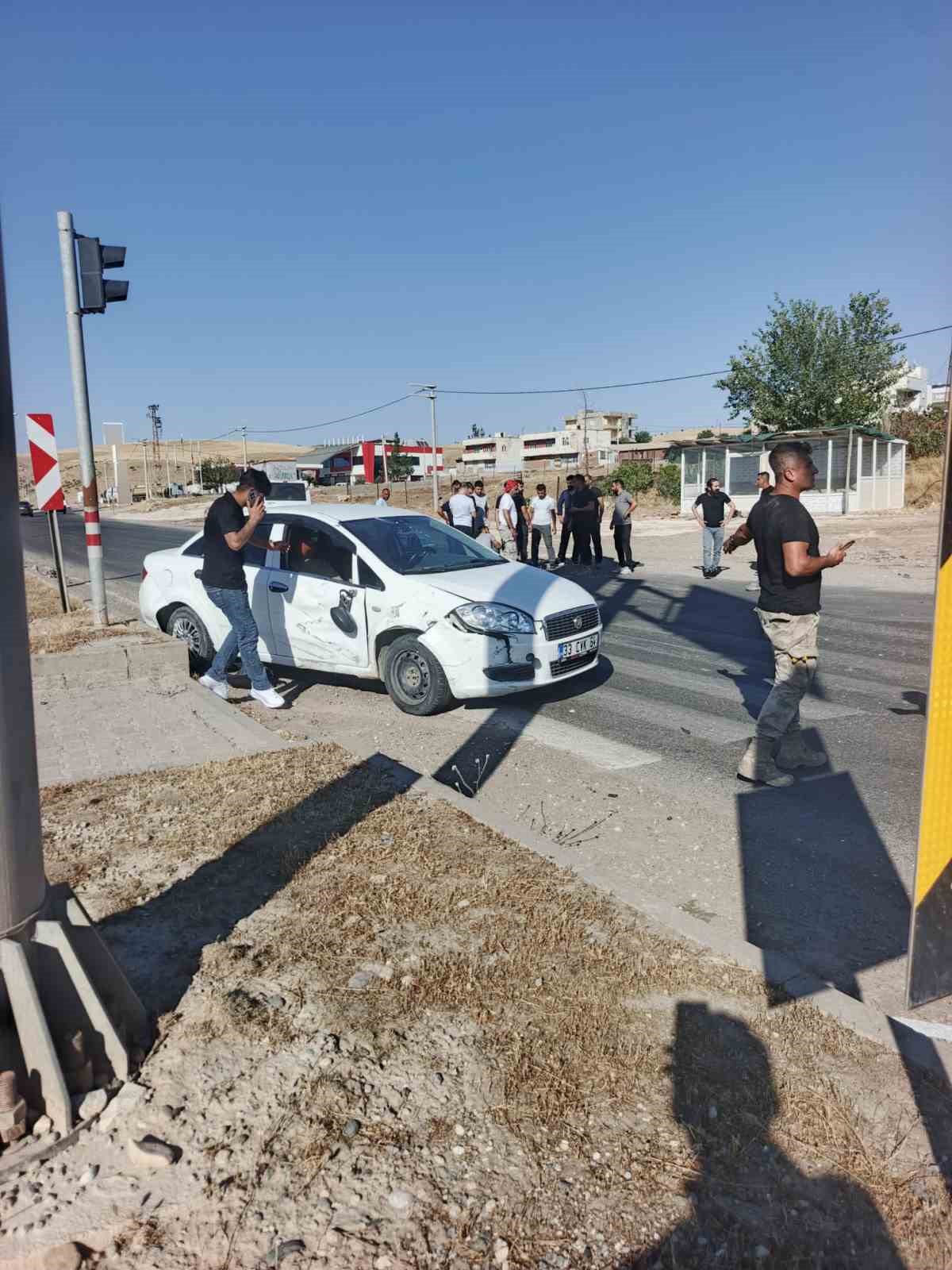 Siirt&rsquo;te otomobil ile motosiklet &ccedil;arpıştı: 1 ağır yaralı