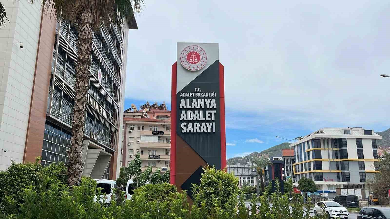 Alanya&rsquo;da 400 bin liralık d&ouml;viz b&uuml;rosu soygununda 3 ş&uuml;pheli tutuklandı