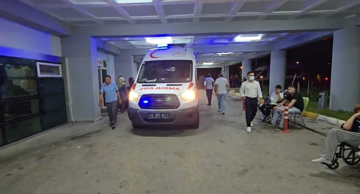 Bursa&rsquo;da d&uuml;ğ&uuml;n yemeği sonrası rahatsızlanan 50 kişi hastanelik oldu