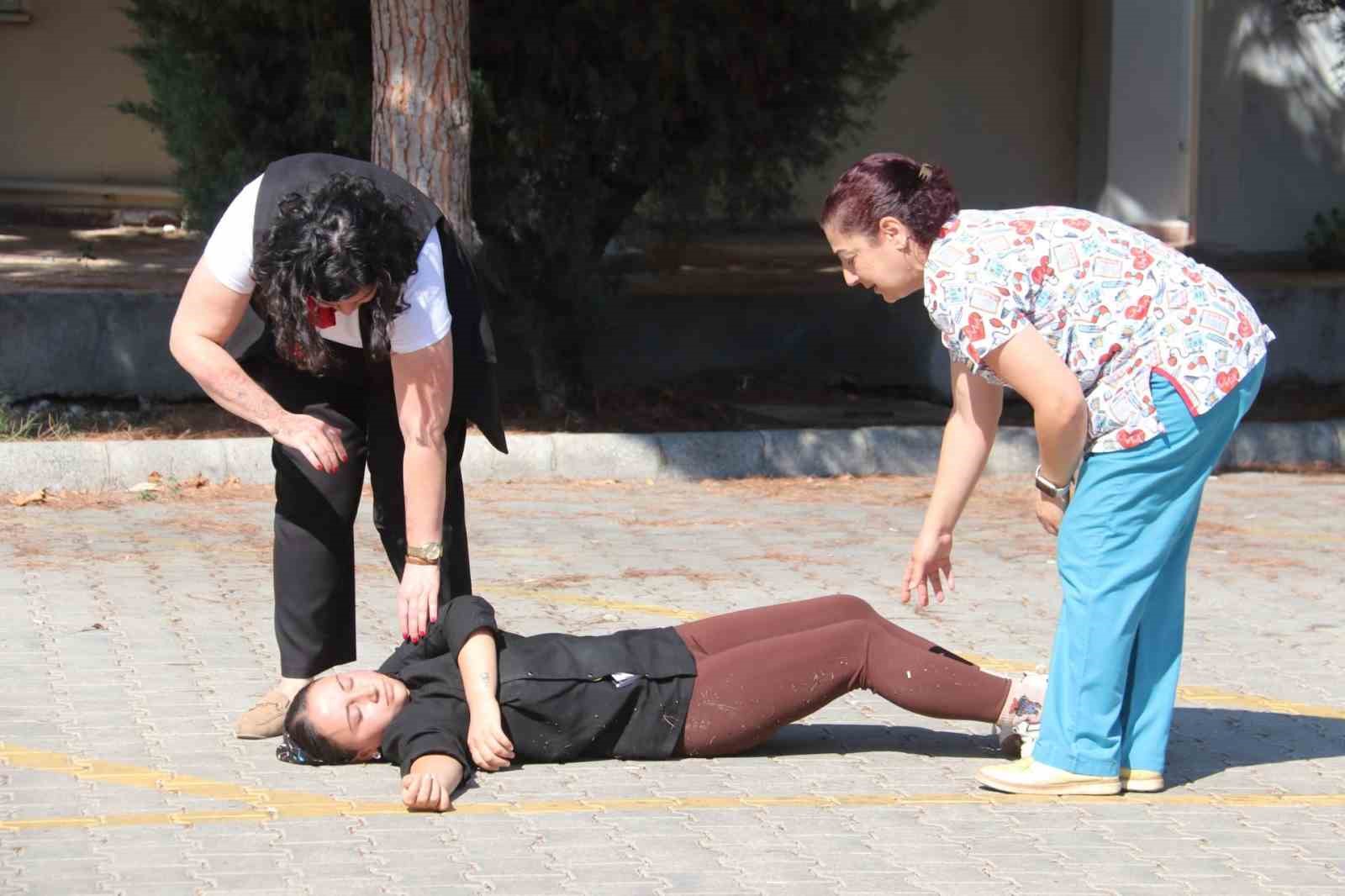 Fethiye Devlet Hastanesi&rsquo;nde deprem tatbikatı ger&ccedil;eğini aratmadı